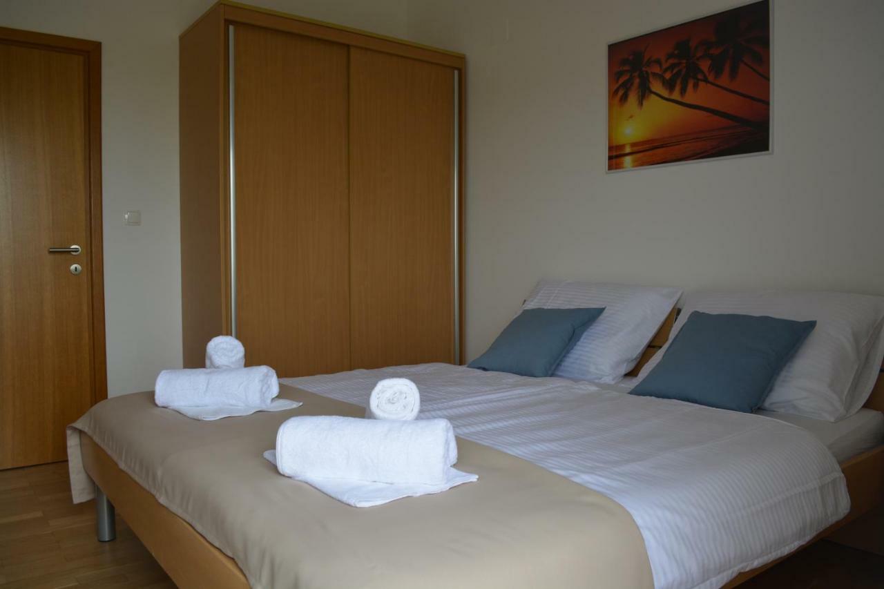 Villa Antea - Modern House With Pool Pag Town Bagian luar foto