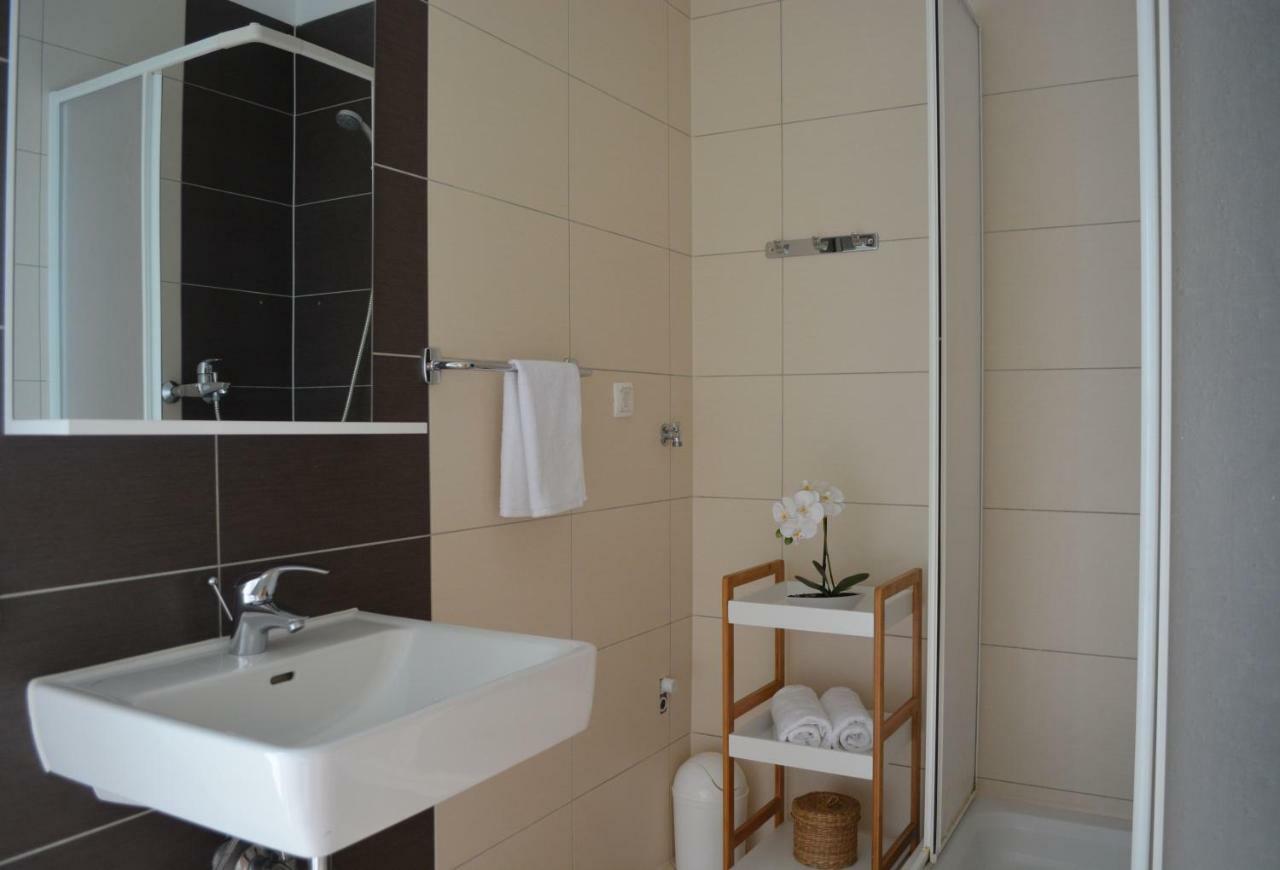 Villa Antea - Modern House With Pool Pag Town Bagian luar foto